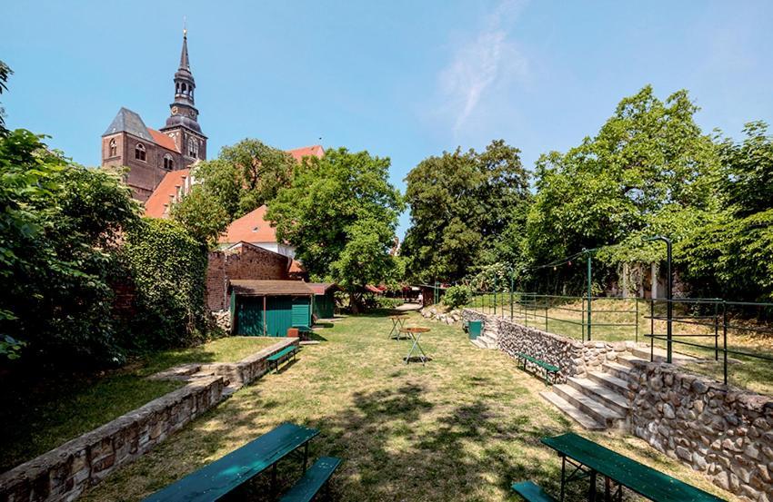 Schulzens Brauerei & Hotel Tangermünde Extérieur photo